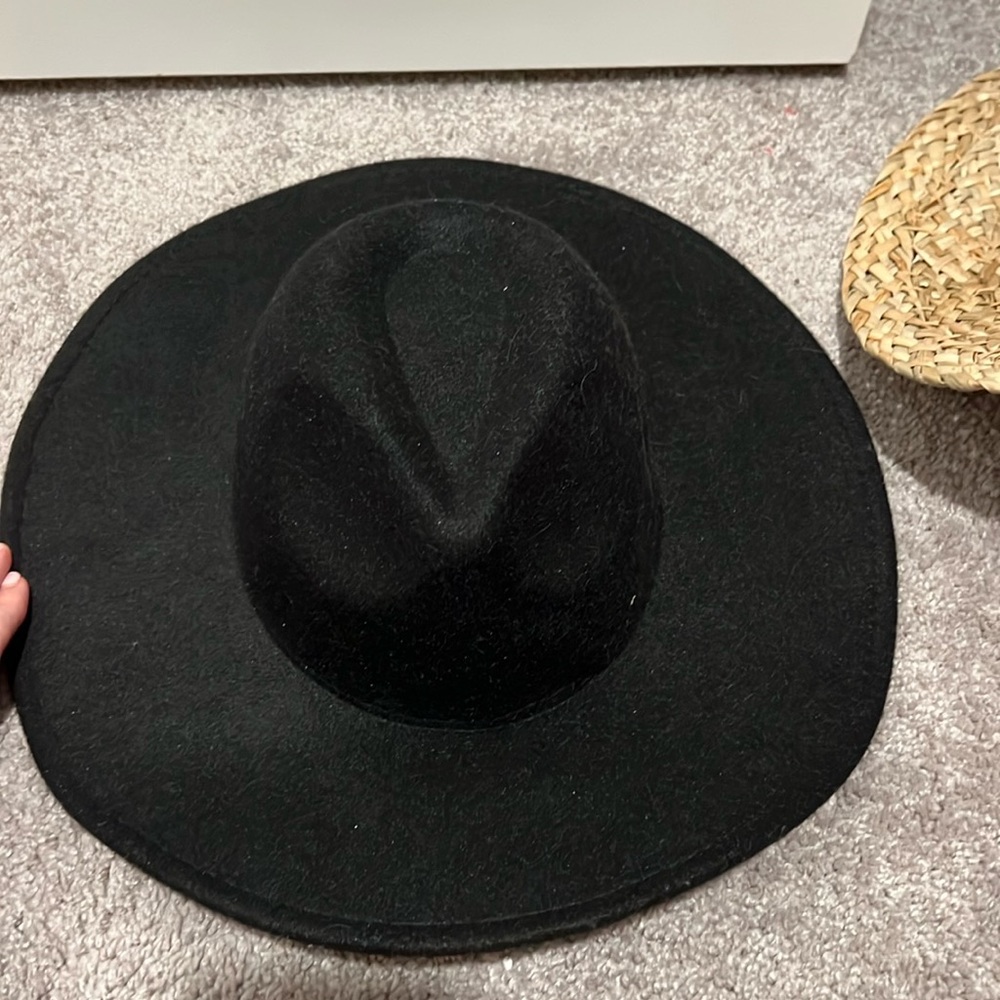 Hat - Picture 1 of 2